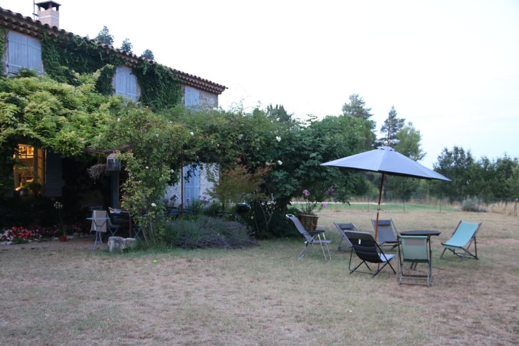 Le Mas Des Pins Mane  Buitenkant foto
